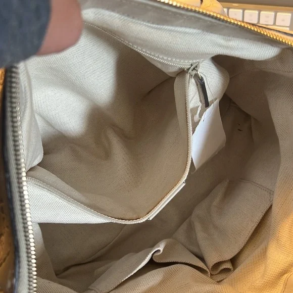 🛑 1 hour sale. Gucci, Cream Ivory Leather Gucci Handbag, w/ COA - Picture 11 of 16